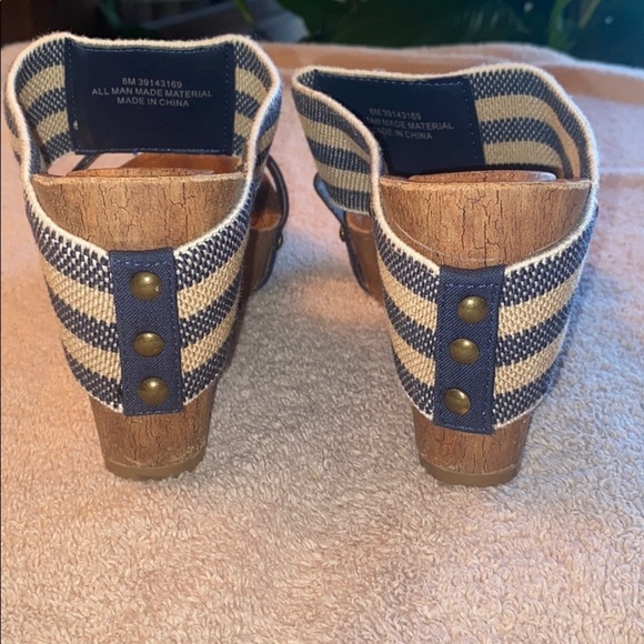 Cato Blue & Striped Wedge Sandals With Faux Wood Sole & Stud Detail Size 8M - Picture 4 of 10
